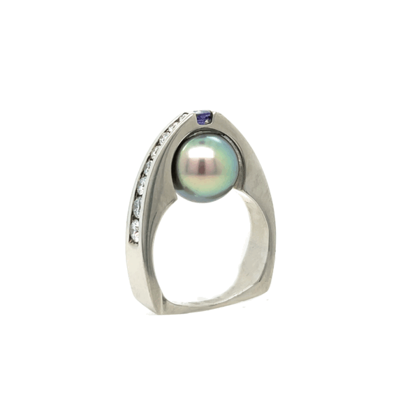 18K White Gold Black Pearl Ring with Diamonds & Purple Sapphire