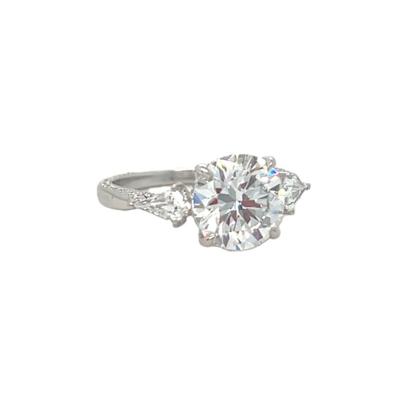 18K White Gold Round Brilliant Diamond Ring